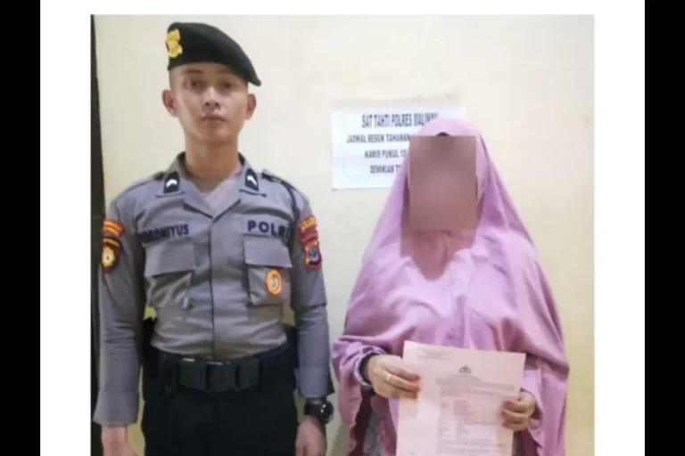 HH saat diamankan petugas kepolisian setelah berpulang dari ibadah haji karena terbukti melakukan pidana perdagangan orang. (IST)