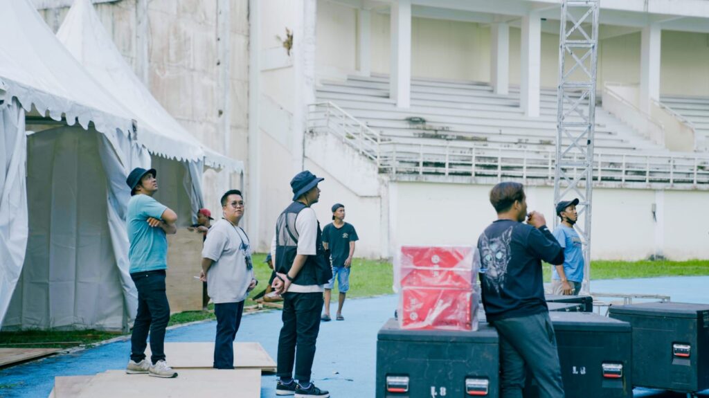 Wakil Bupati (Wabup) Kutai Kartanegara (Kukar), Rendi Solihin melakukan peninjauan kesiapan Kukarland Festival 2023 di Stadion Aji Imbut, Tenggarong Seberang, Rabu (20/9/2023).