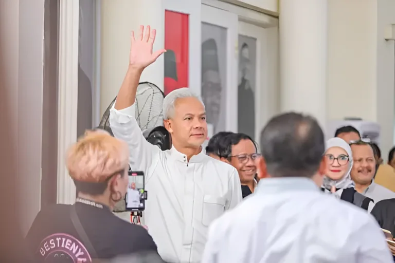 Capres Nomor Urut 3, Ganjar Pranowo meragukan perolehan suara yang diraih pasangan Ganjar-Mahfud pada Pilpres 2024 berdasarkan hasil quick count lembaga survei. (Istimewa)