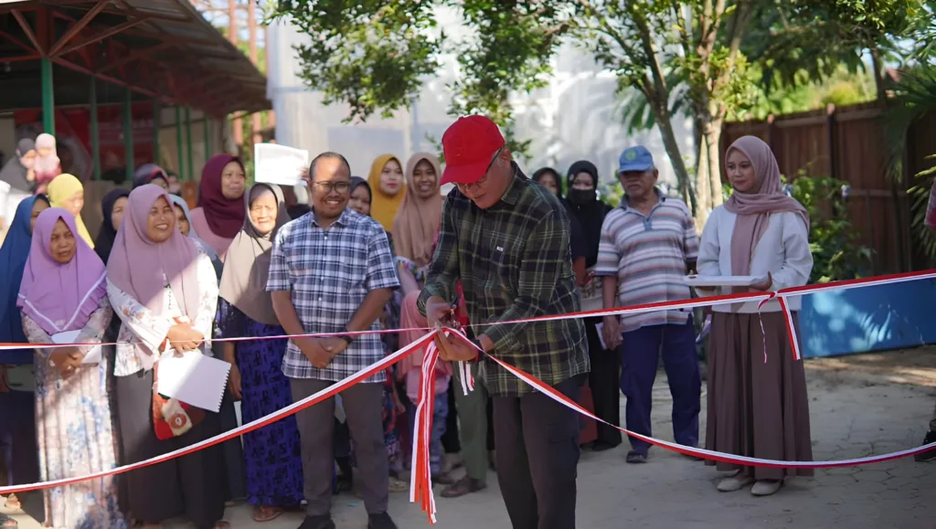 Foto: Peresmian Sebuah Program Penyulingan Air Bersih di Sanga-sanga.