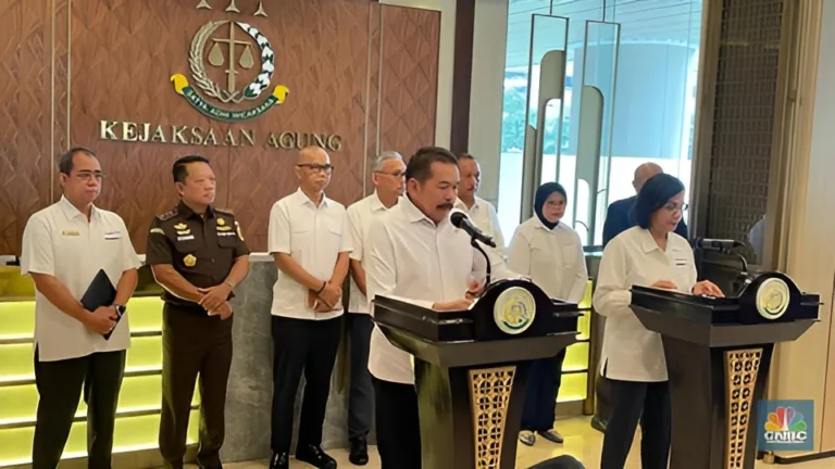 Foto: Jaksa Agung Sanitiar Burhanuddin menerima secara resmi laporan dari Menkeu Sri Mulyani atas 4 debitor bermasalah. (Istimewa)