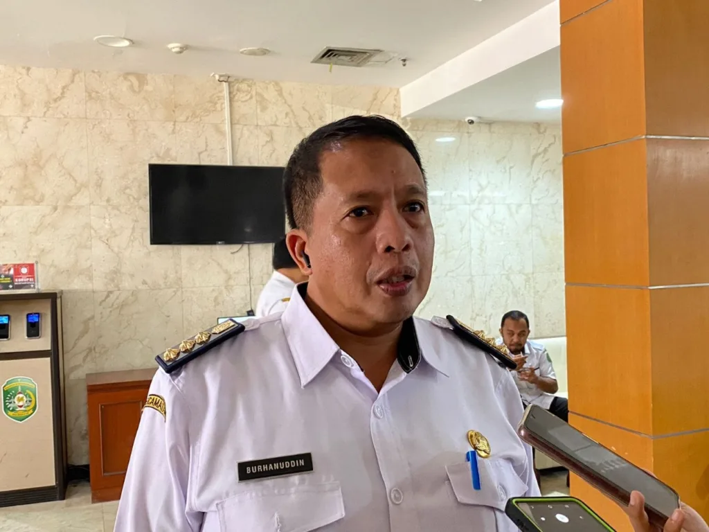 Foto: Camat Samboja Barat, Burhanuddin (Istimewa)