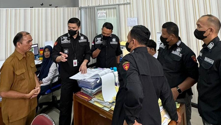 Tim Penyidik Bidang Tindak Pidana Khusus Kejati Kaltim melakukan penggeledahan dan penyitaan di RSUD Abdul Wahab Sjahranie (AWS) Kota Samarinda, Selasa (7/5/2024).