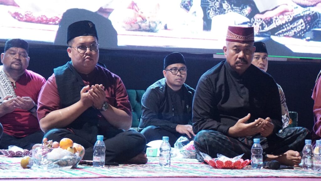 Suasana penghormatan dan doa bersama mengenang Bung Karno, Presiden pertama Indonesia terasa begitu mendalam dan penuh makna di Kutai Kartanegara pada malam Selasa (18/6/2024).