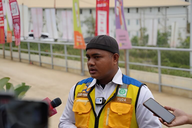 Foto: Kepala Divisi Logistik dan Keuangan Tim Transisi HPK Kementerian PUPR, Yuda Ramadhani Lubis, saat memberikan keterangan persnya pada wartawan. (Ist)