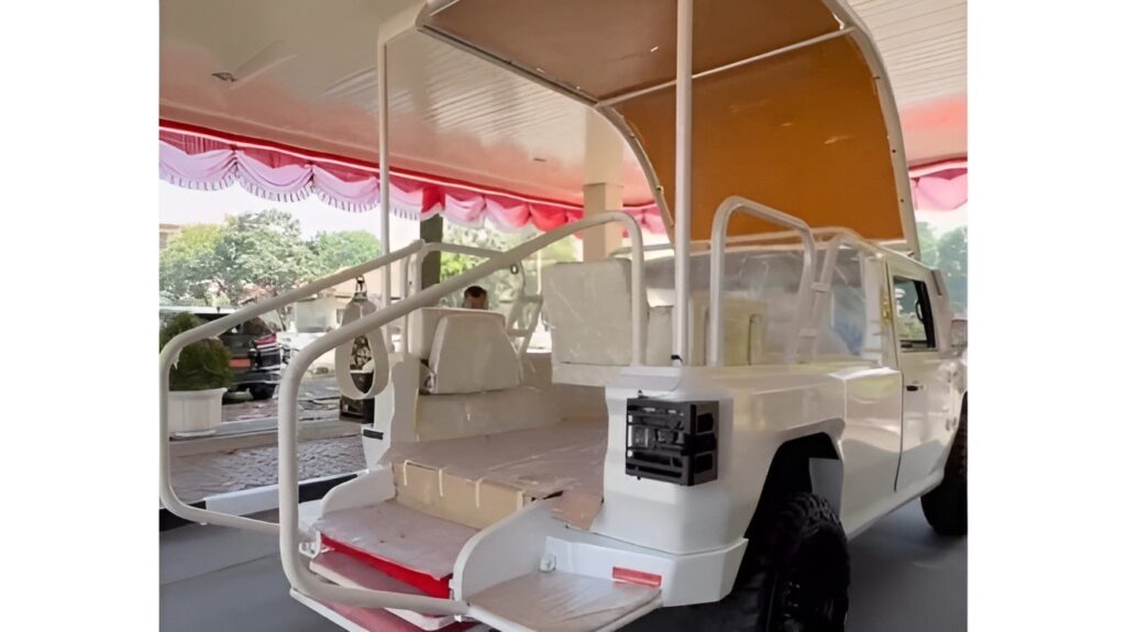 Foto: Popemobile yang bakal dipakai Paus Fransiskus di Indonesia.