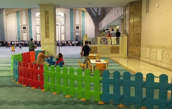 Foto: Fasilitas edukatif di salah satu Masjid yang menerapkan konsep ramah anak.