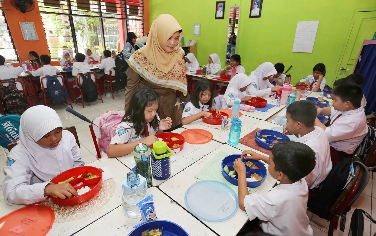 Foto: Menggelar uji coba makan bergizi gratis (MBG).