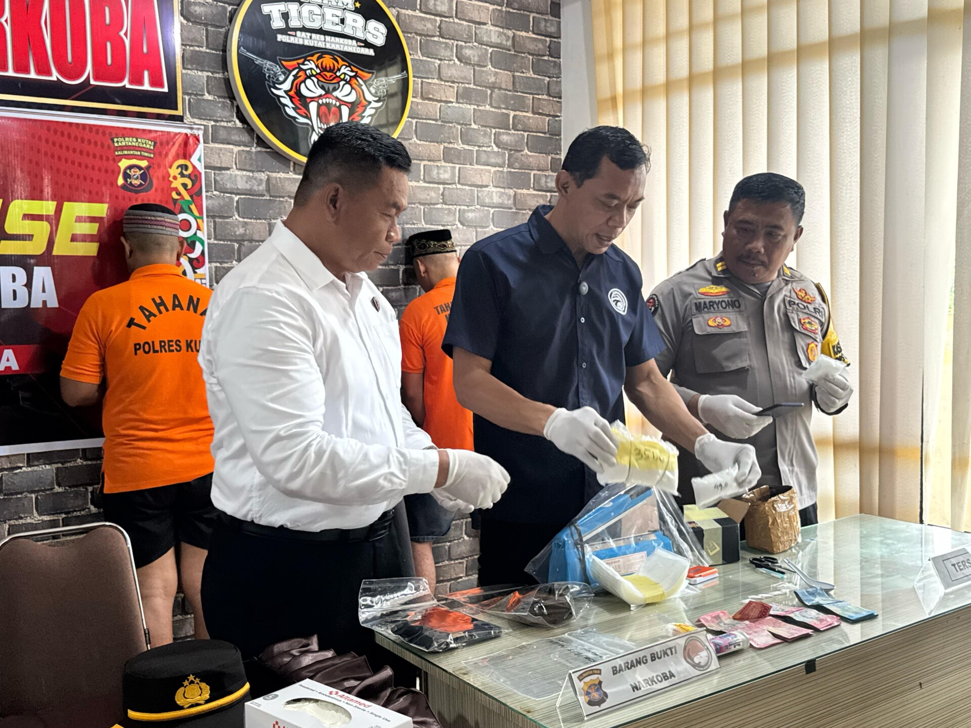 Foto: Rilis pers Satresnarkoba Polres Kukar terkait penangkapan kasus narkotika di Kecamatan Samboja