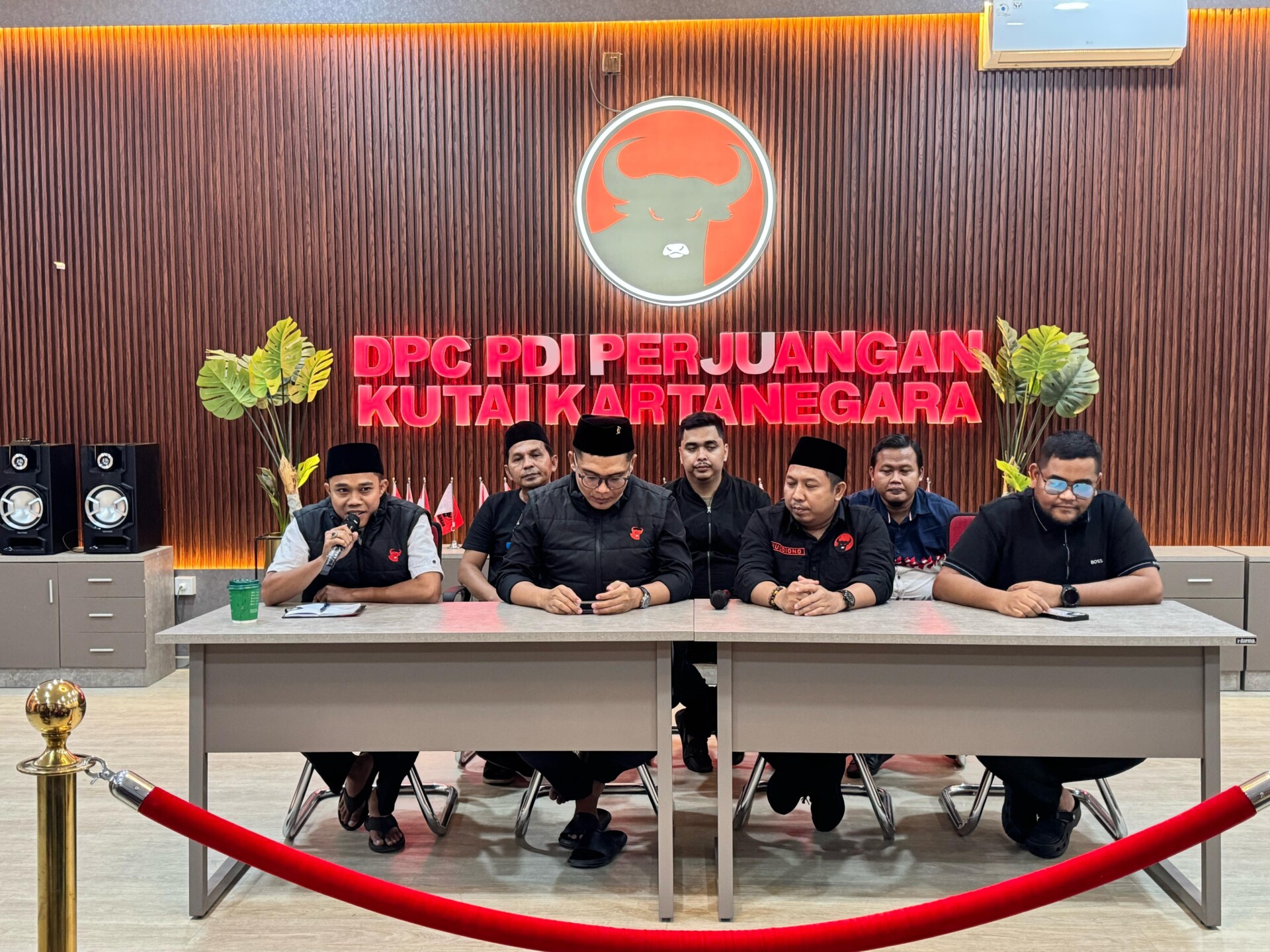 Tim PDIP Kukar saat mempersiapkan strategi PSU Pilkada Kukar 2025.