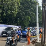 Pelat Baja Ditambah untuk Amankan Jalan Ambles di Lenteng Agung