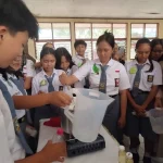 SMAN 7 Manado Sulap Sisa MBG Menjadi Sabun
