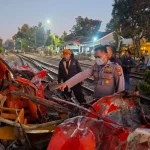 Sedan Ringsek Tertemper KA Wijaya Kusuma di Jember, Pengemudi Luka Berat