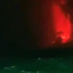 Gunung Anak Krakatau Kembali Erupsi, Lava Pijar Terlihat Menyembur